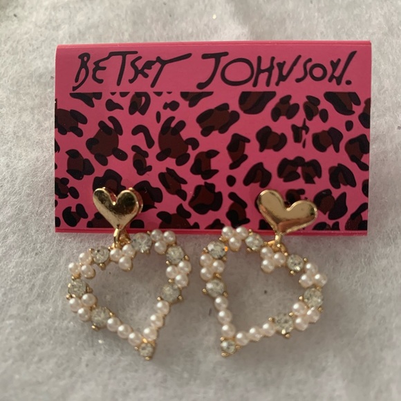 New Betsey Johnson Heart Gold Earrings - Picture 2 of 5